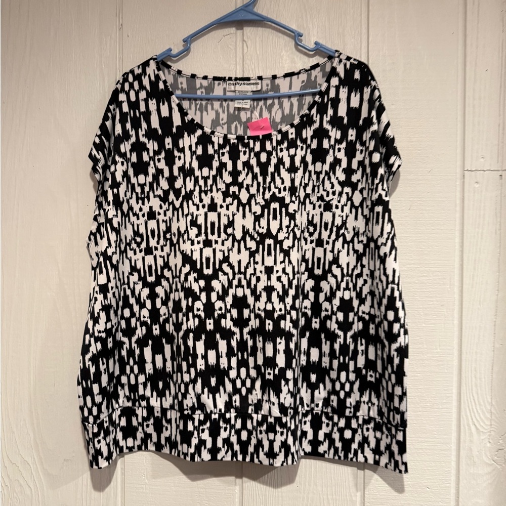 Cathy Daniels Black and White Abstract Blouse